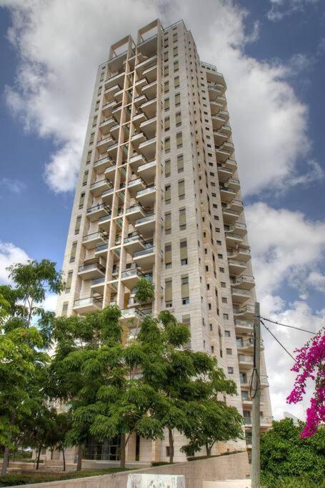 Beautiful Penthouse W/Amazing View, Prime Location Apartment Ramat Gan Bagian luar foto