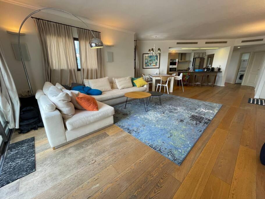 Beautiful Penthouse W/Amazing View, Prime Location Apartment Ramat Gan Bagian luar foto