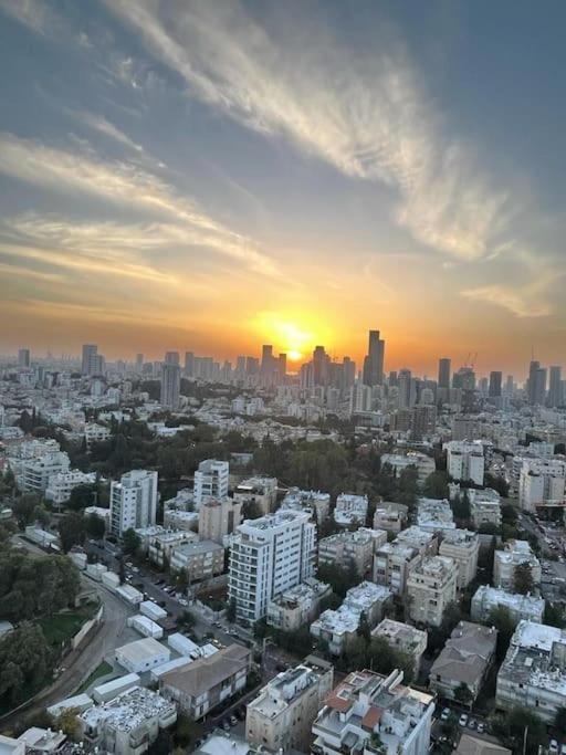 Beautiful Penthouse W/Amazing View, Prime Location Apartment Ramat Gan Bagian luar foto