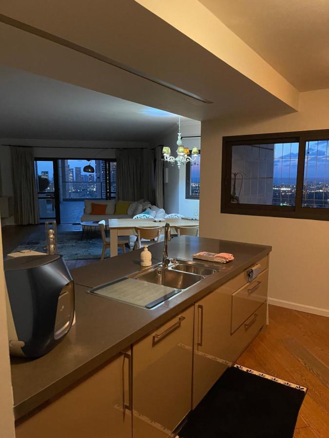 Beautiful Penthouse W/Amazing View, Prime Location Apartment Ramat Gan Bagian luar foto
