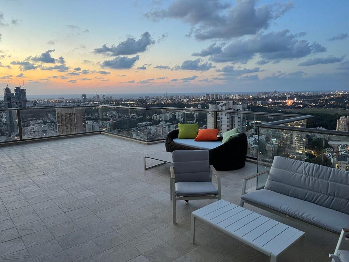 Beautiful Penthouse W/Amazing View, Prime Location Apartment Ramat Gan Bagian luar foto