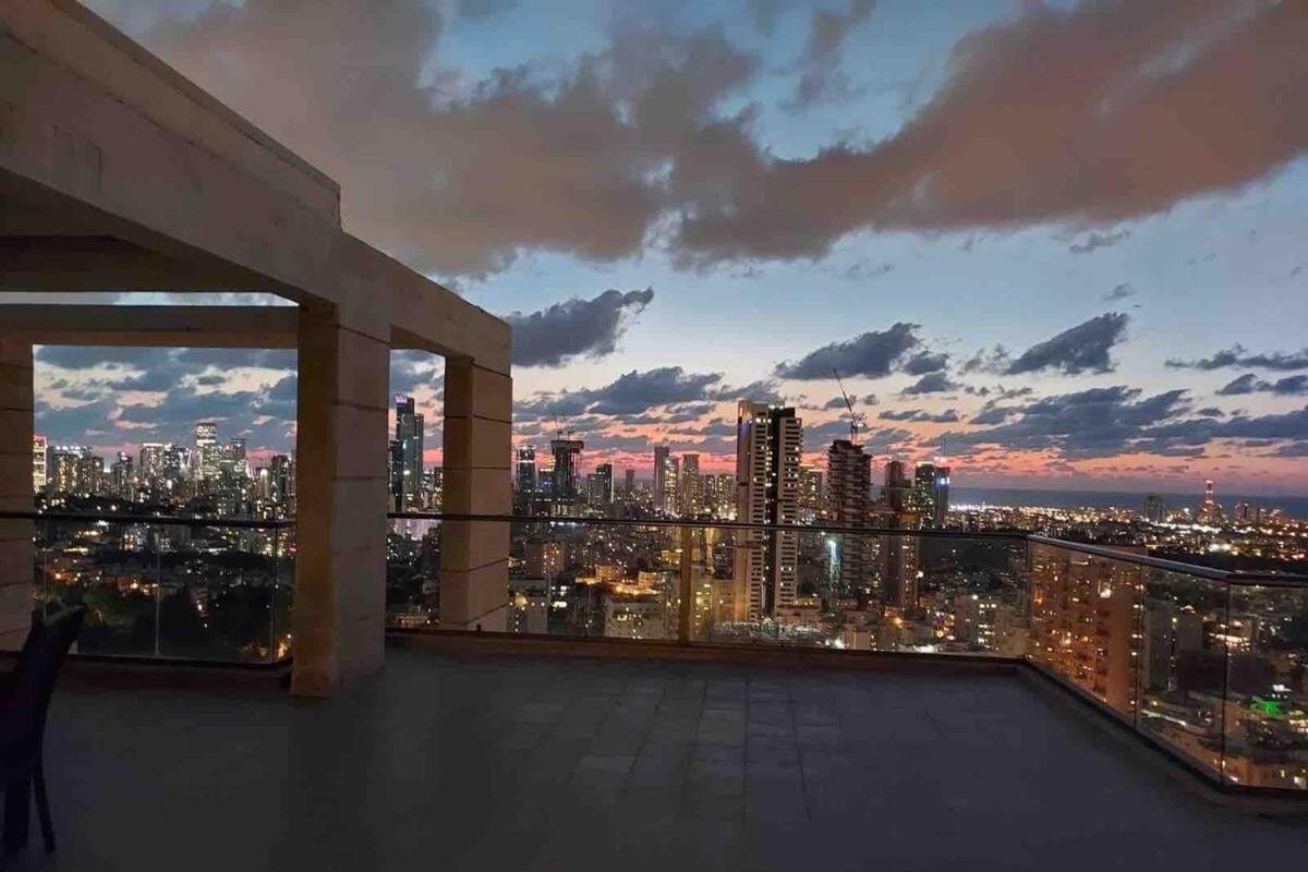 Beautiful Penthouse W/Amazing View, Prime Location Apartment Ramat Gan Bagian luar foto