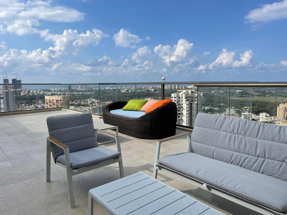 Beautiful Penthouse W/Amazing View, Prime Location Apartment Ramat Gan Bagian luar foto