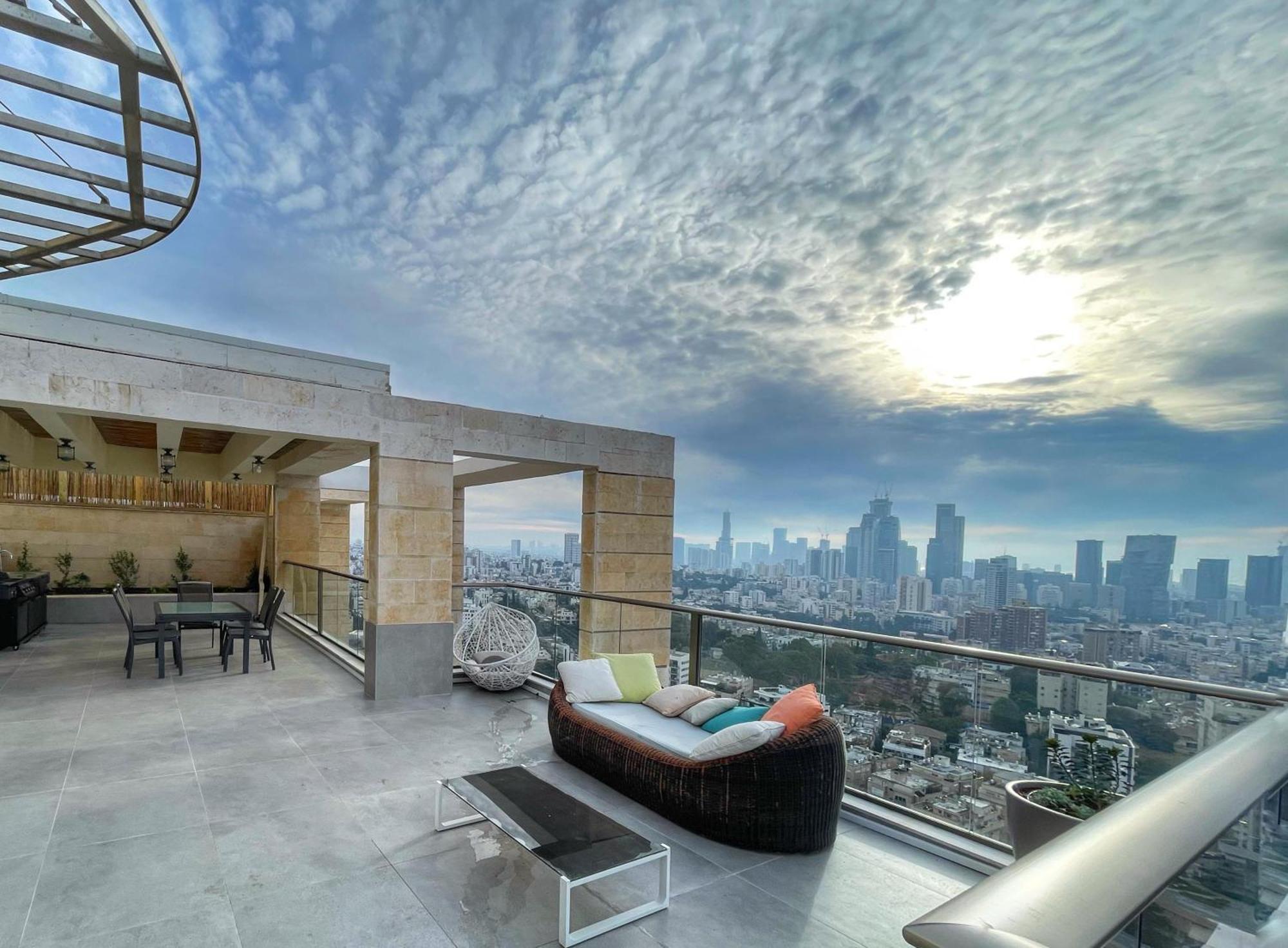 Beautiful Penthouse W/Amazing View, Prime Location Apartment Ramat Gan Bagian luar foto
