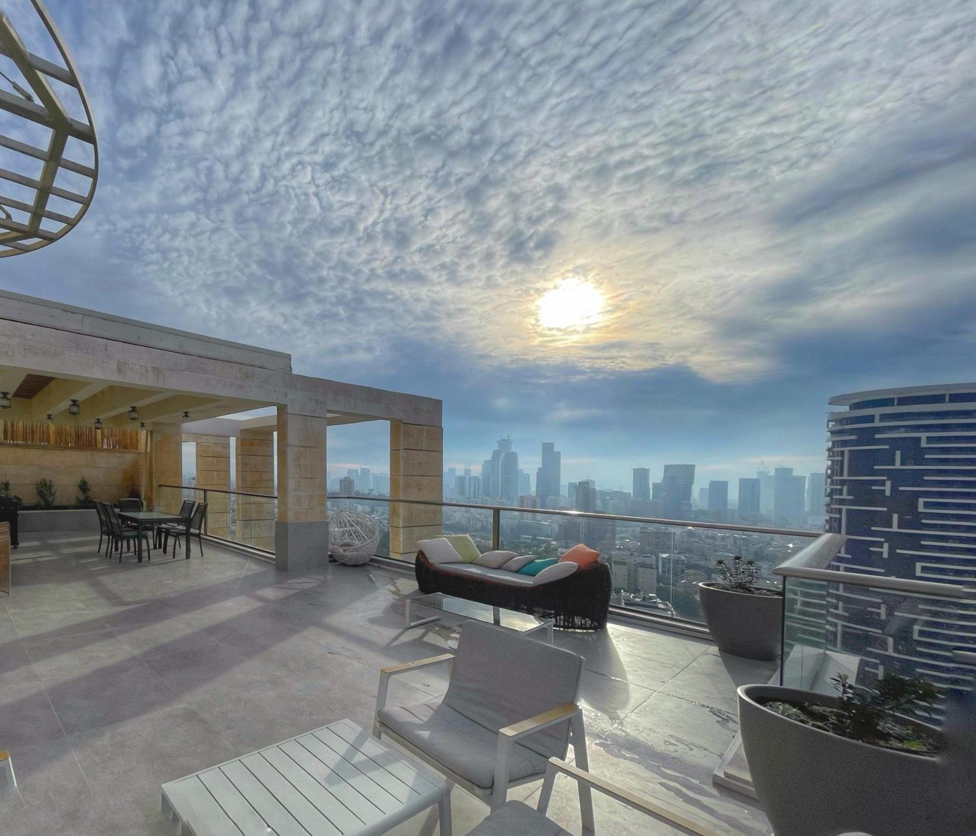Beautiful Penthouse W/Amazing View, Prime Location Apartment Ramat Gan Bagian luar foto
